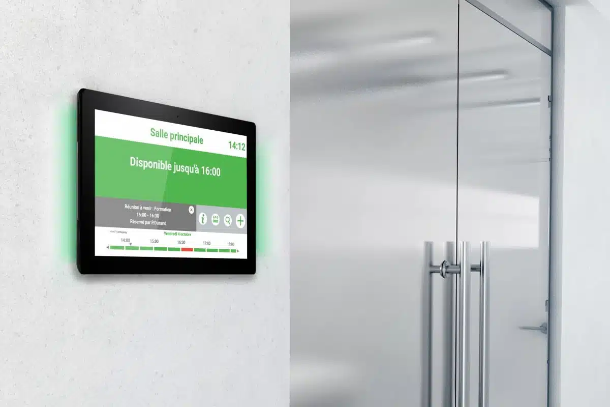 Tablette avec logiciel de réservation d'espaces de travail