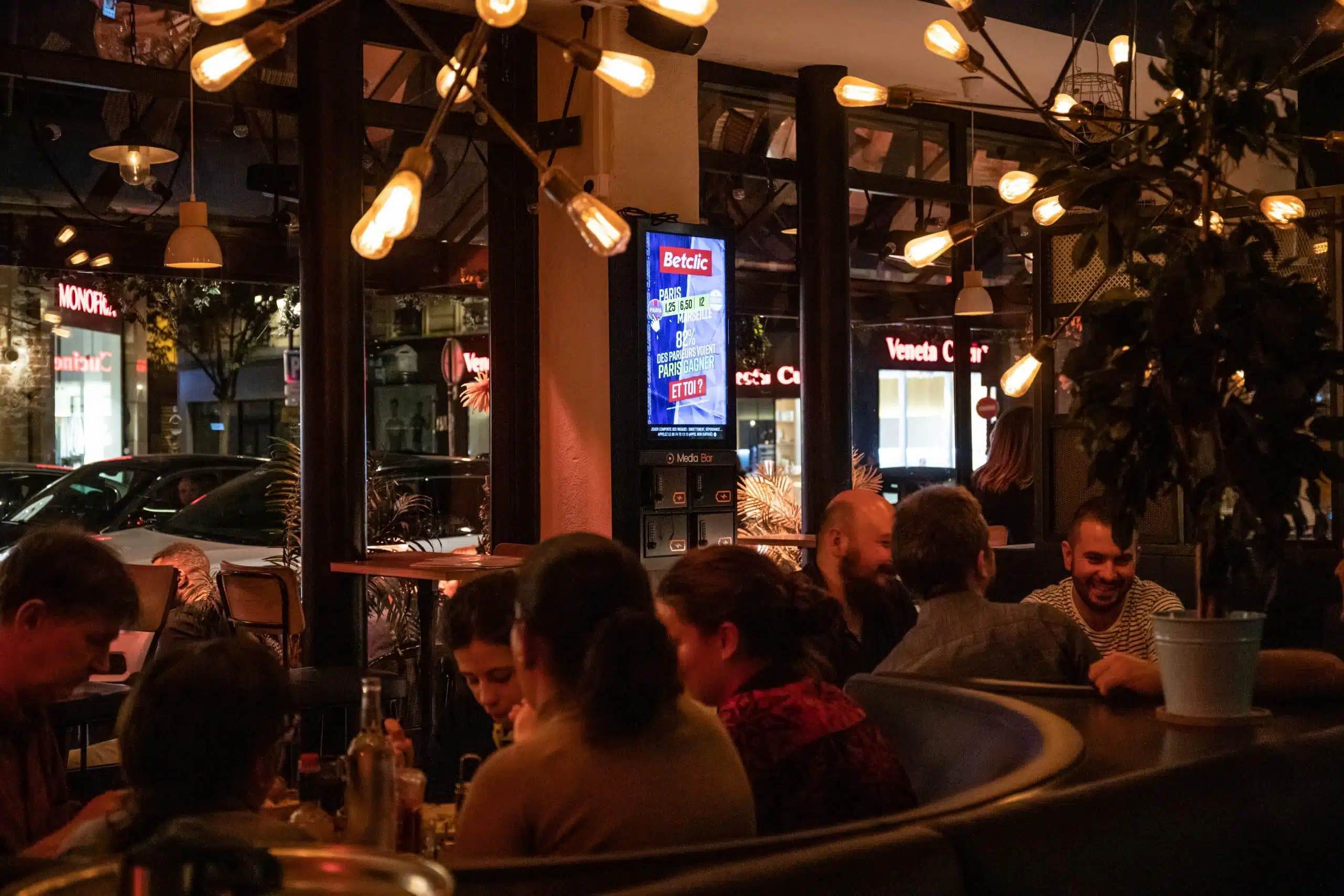 Exemple d'affichage dynamique d'ambiance en restaurant